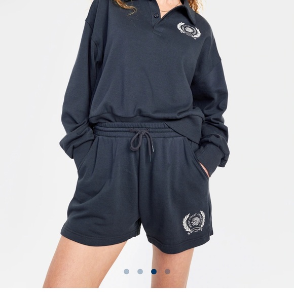 NWT OLD NAVY Extra High-Waisted Shorts -- 3-inch inseam Color: Dusk Navy - Picture 5 of 7